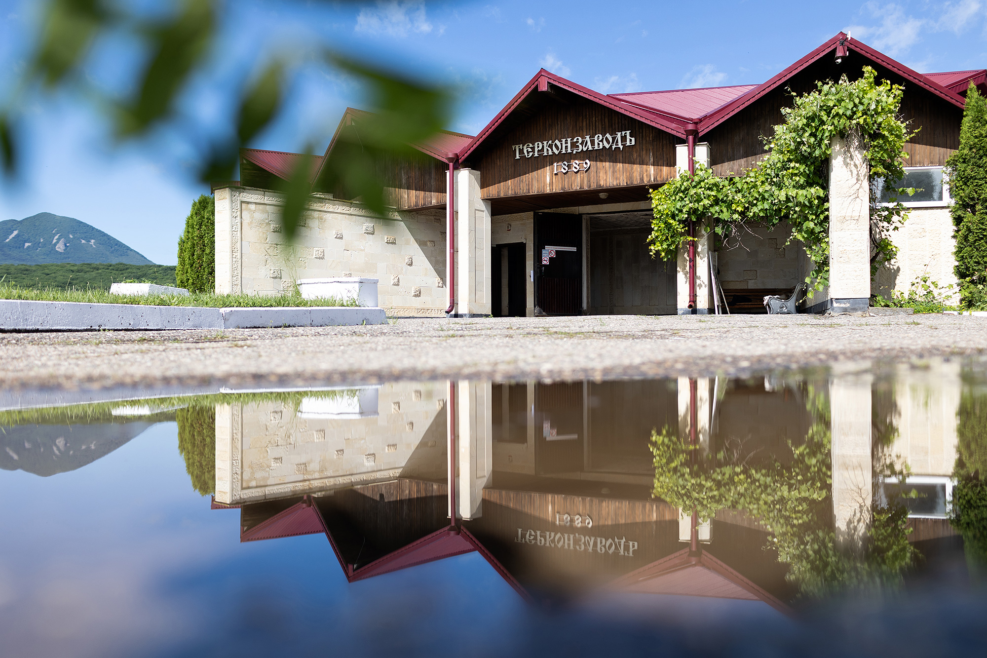 Крытый и открытый манежи